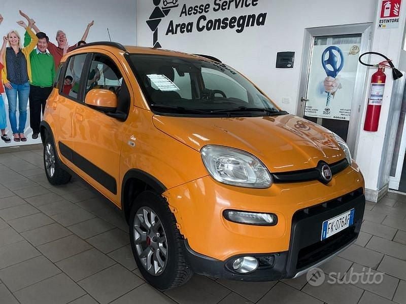 Usata Fiat Panda 4x4 S 86 CV (63 kW) 2017 Arancione pastello Utilitaria