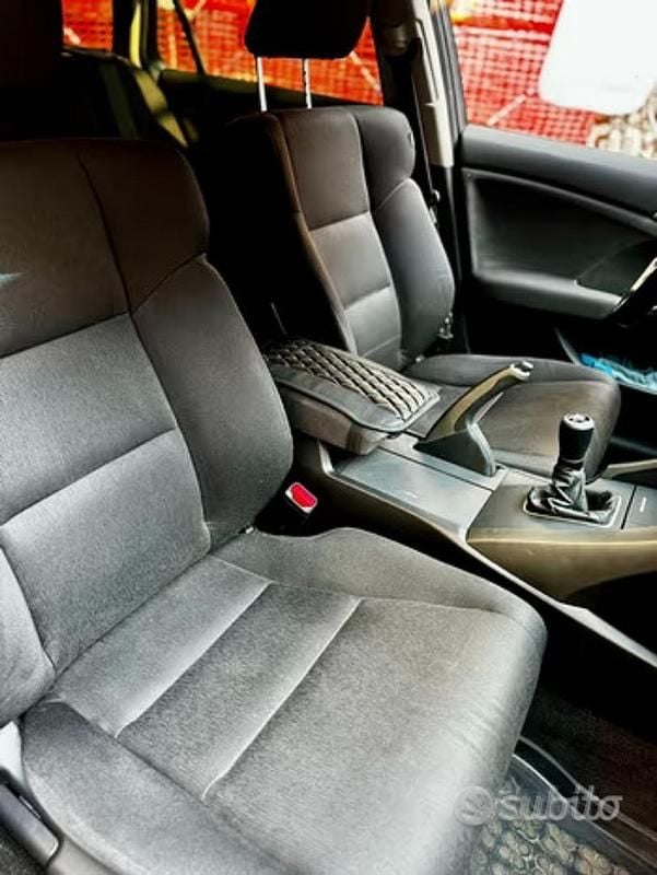 Usata Honda Accord 156 CV (114 kW) 2011 Grigio Station wagon
