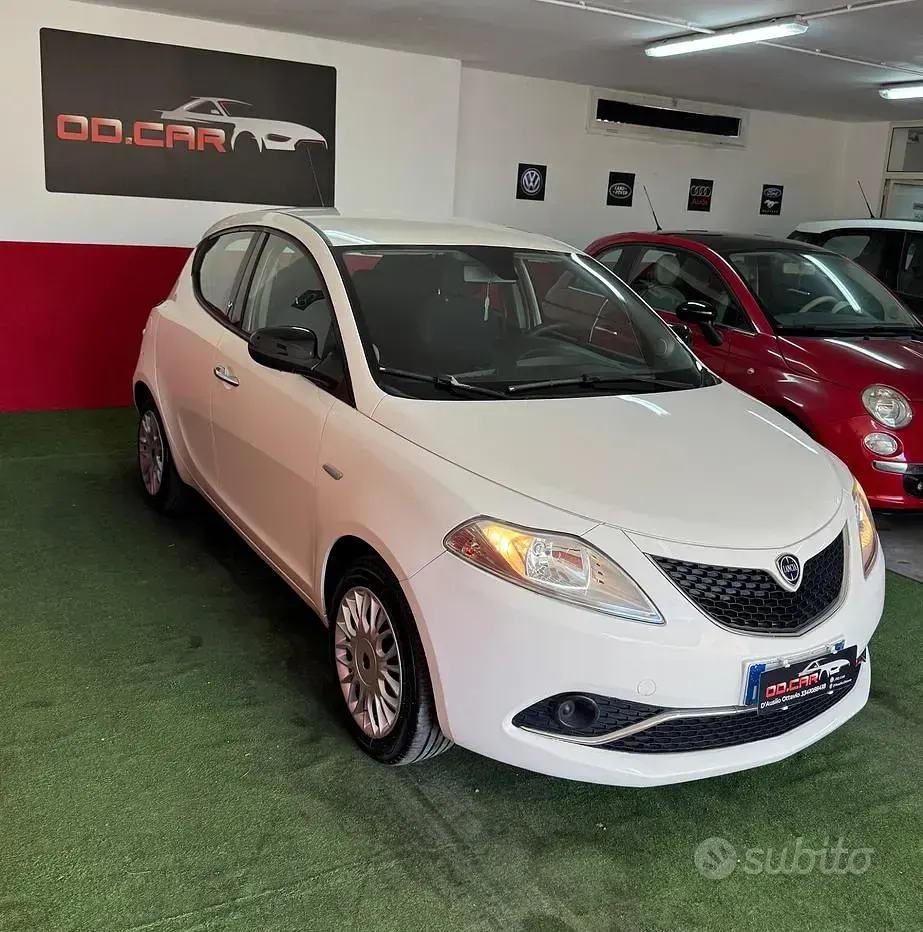 Usata Lancia Ypsilon Silver 69 CV (50 kW) 2017 Bianco Utilitaria
