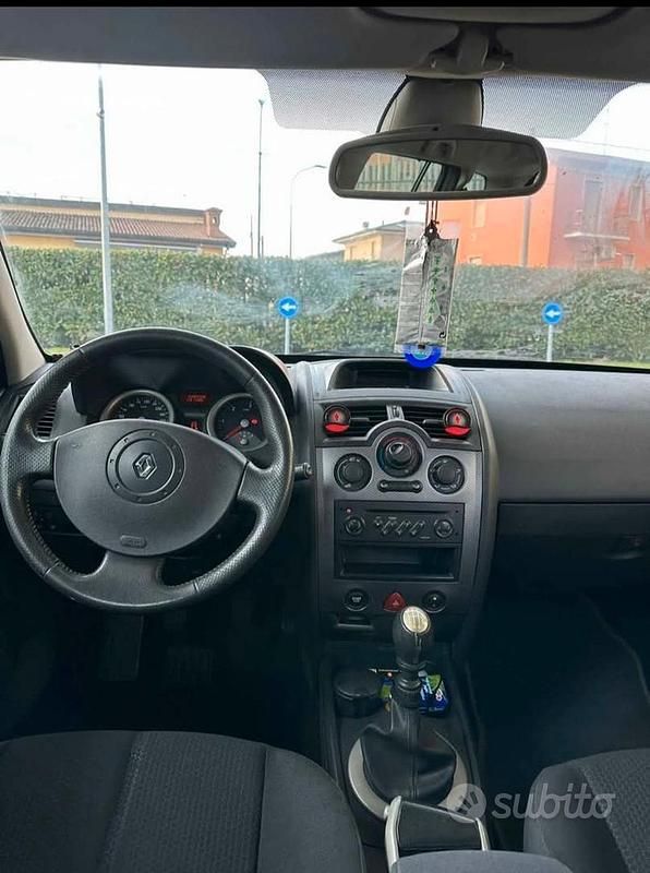 Usata Renault Mégane GrandTour 120 CV (88 kW) 2003 Grigio Station wagon