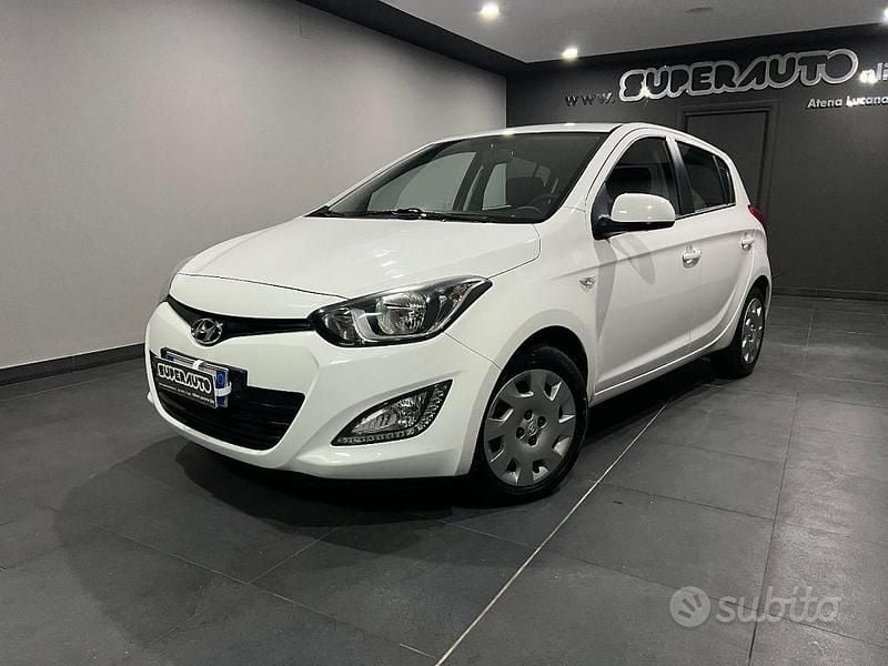 Usata Hyundai i20 Classic 75 CV (55 kW) 2015 Bianco Berlina