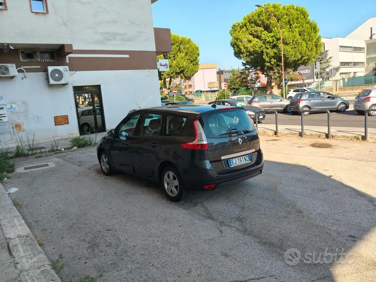 Usata Renault Scénic III 110 CV (80 kW) 2011 Bluazzurro Monovolume