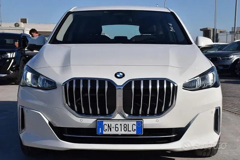 Usata BMW 218 Active Tourer Luxury Line 150 CV (110 kW) 2023 Bianco Monovolume