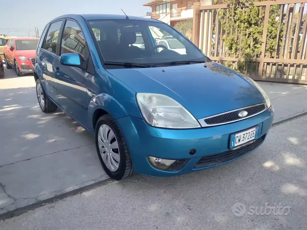 Usata Ford Fiesta Collection 68 CV (50 kW) 2005 Bluazzurro Utilitaria