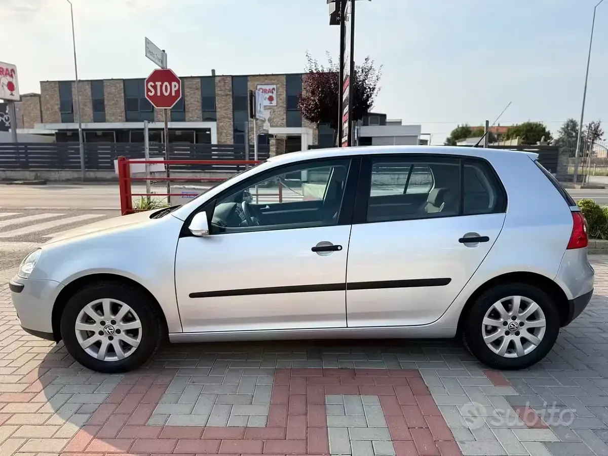 Usata VW Golf VI Comfortline 102 CV (75 kW) 2008 Grigio Utilitaria
