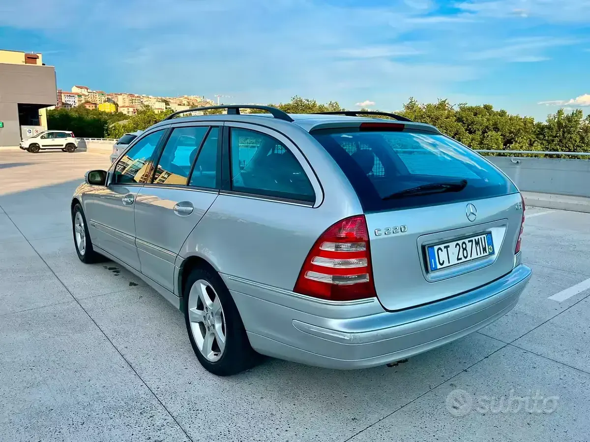 Usata Mercedes C220 150 CV (110 kW) 2006 Grigio Station wagon