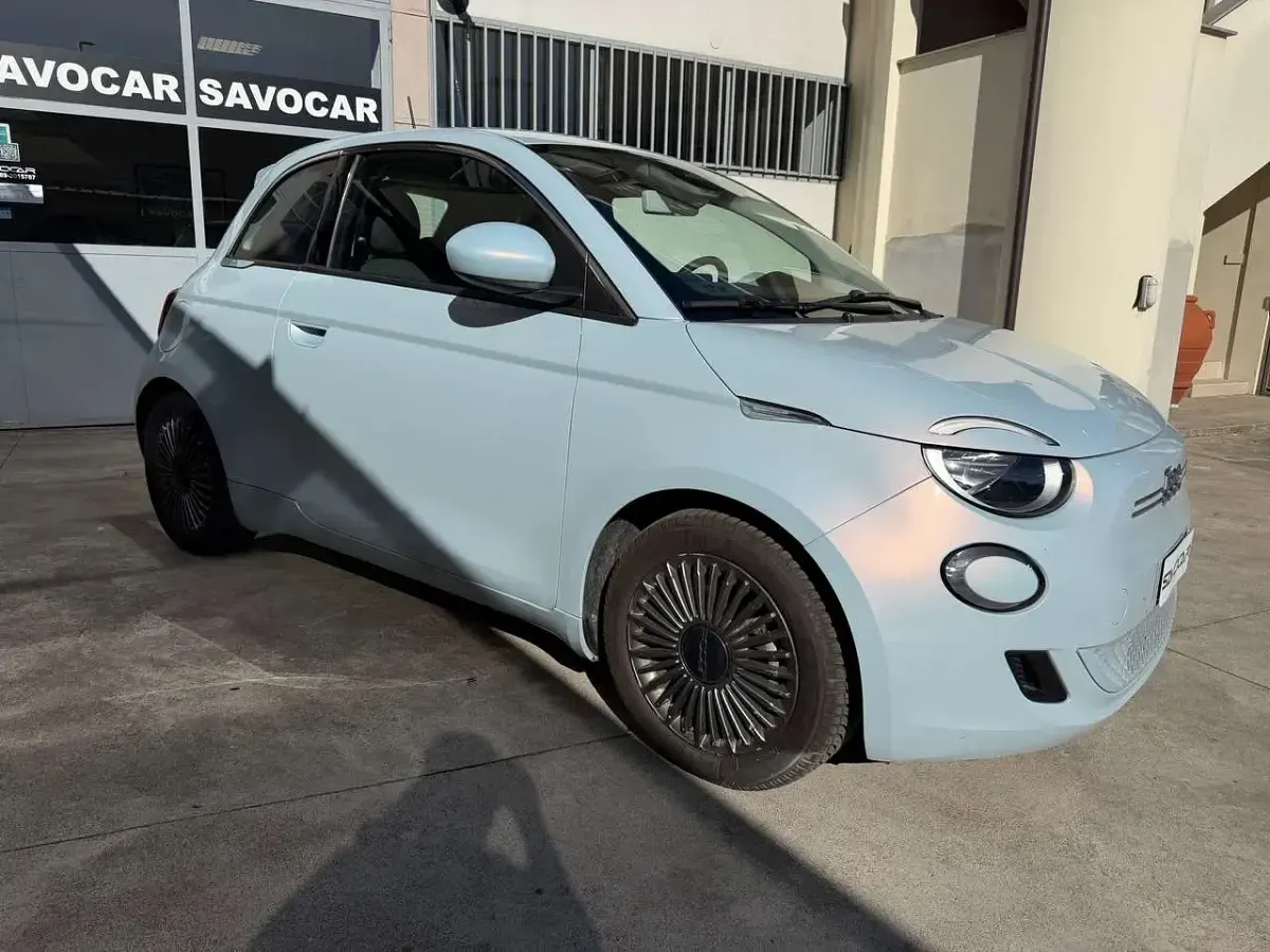 Usata Fiat 500e Passion 42 kW (58 CV) 2020 Blu/azzurro Utilitaria