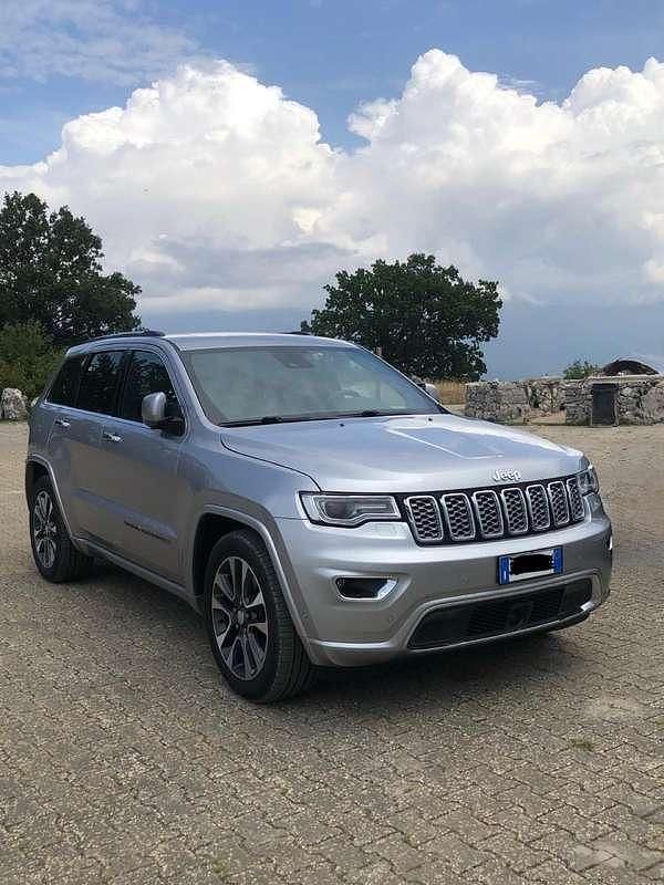 Grigio Usata 2017 Jeep Grand Cherokee Overland SUV | 26.900 € (Molto cara) - Immagine 1/4