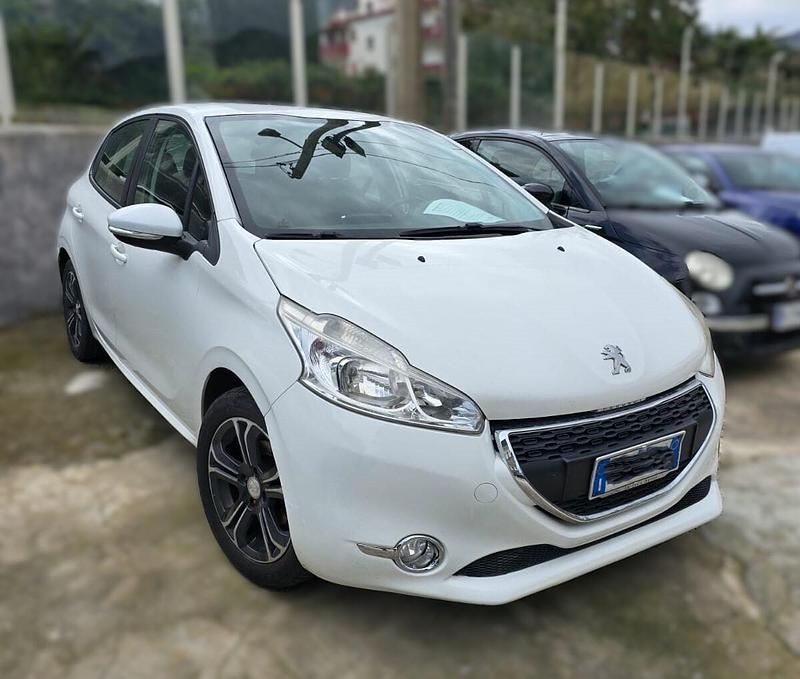 Usata Peugeot 208 Allure 82 CV (60 kW) 2014 Bianco Utilitaria