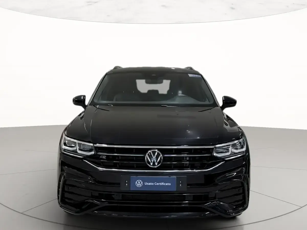 Usata VW Tiguan Allspace R-line 200 CV (147 kW) 2022 Deep black perlato SUV