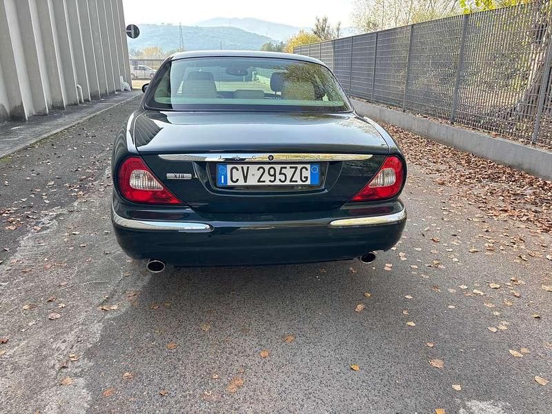 Usata Jaguar XJ8 258 CV (189 kW) 2005 Verde Berlina