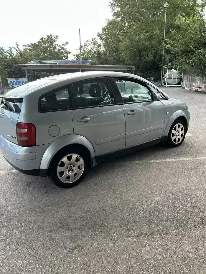 Usata Audi A2 75 CV (55 kW) 2003 Bluazzurro Utilitaria
