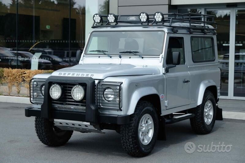 Argento Usata 2008 Land Rover Defender SE SUV | 38.900 € (Cara) - Immagine 1/4