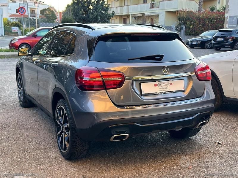 Usata Mercedes GLA200 136 CV (100 kW) 2017 Grigio SUV