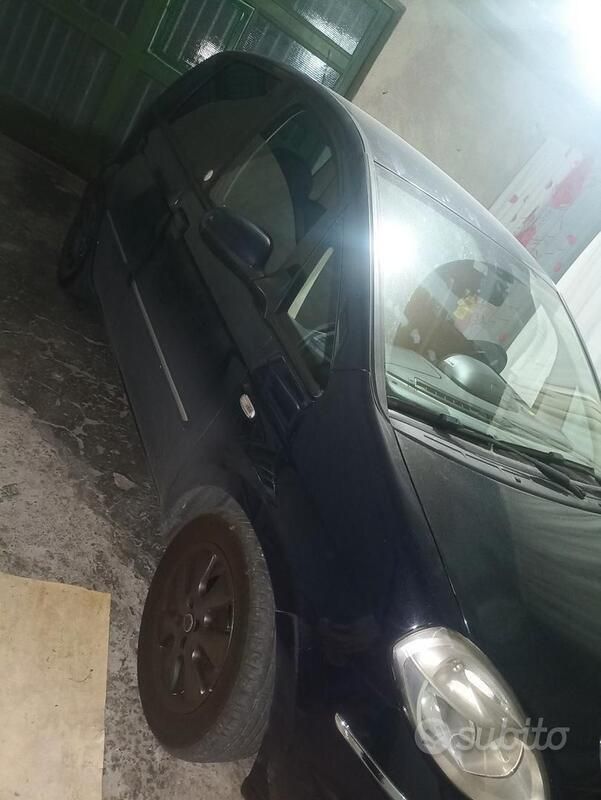 Blu/azzurro Usata 2009 Lancia Musa Monovolume | 1500 € (Ottimo prezzo) - Immagine 1/4