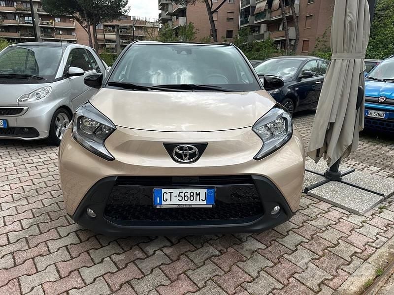 Usata Toyota Aygo X Trend 72 CV (52 kW) 2024 Beige SUV
