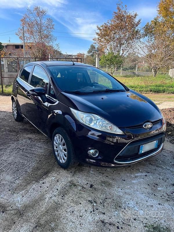 Usata 2009 Ford Fiesta Tre volumi | 3499 € (Buon prezzo) - Immagine 1/4