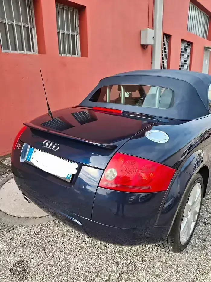 Usata Audi TT Roadster Ambiente 179 CV (131 kW) 2003 Blu Cabrio