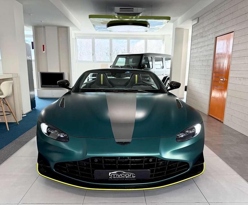 Usata Aston Martin V8 Vantage 534 CV (392 kW) 2023 Racing green satinato Cabrio