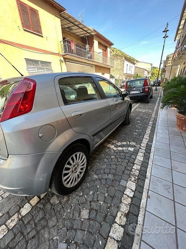 Usata Fiat Grande Punto 75 CV (55 kW) 2009 Grigio Utilitaria