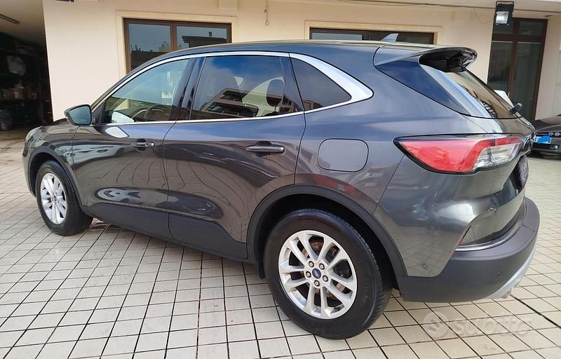 Usata Ford Kuga Titanium 120 CV (88 kW) 2020 Grigio SUV