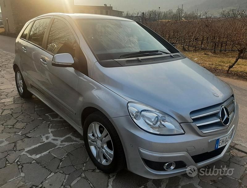 Usata Mercedes B180 Executive 116 CV (85 kW) 2011 Grigio Monovolume