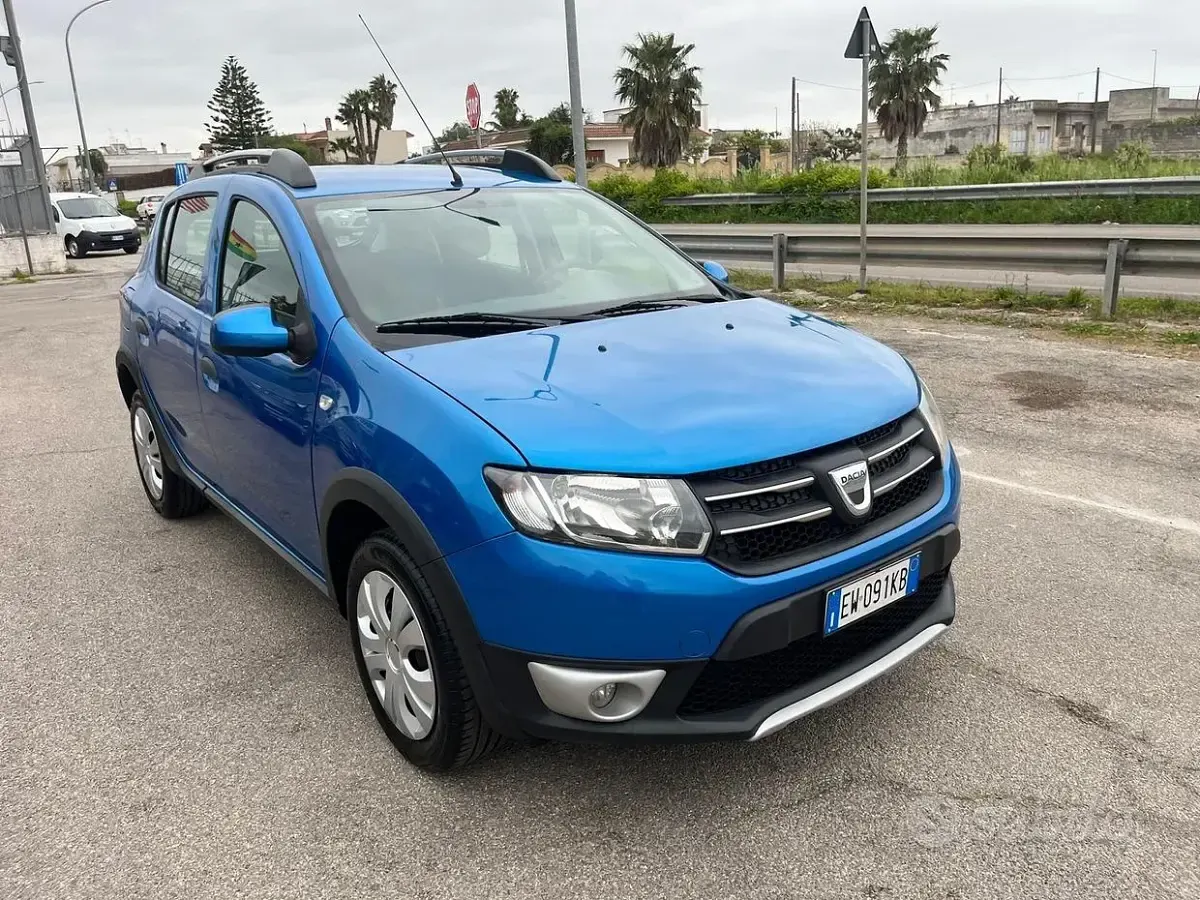Usata Dacia Sandero Prestige 90 CV (66 kW) 2014 Blu Berlina
