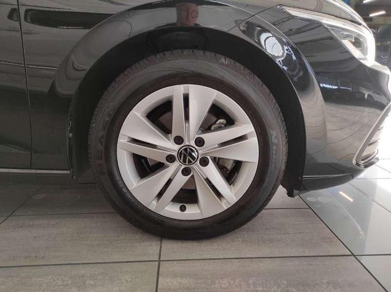 Usata VW Golf VIII Life 116 CV (85 kW) 2021 Nero Berlina