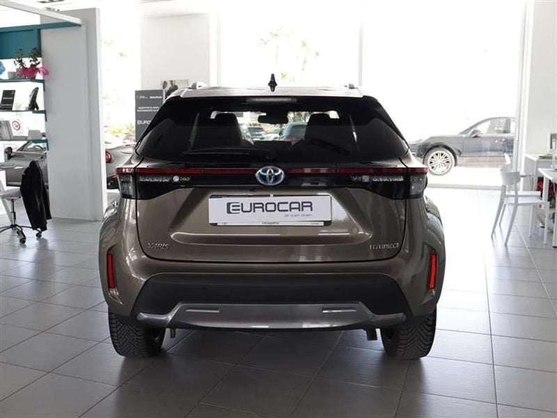 Usata Toyota Yaris Cross 92 CV (67 kW) 2022 Verde / green SUV