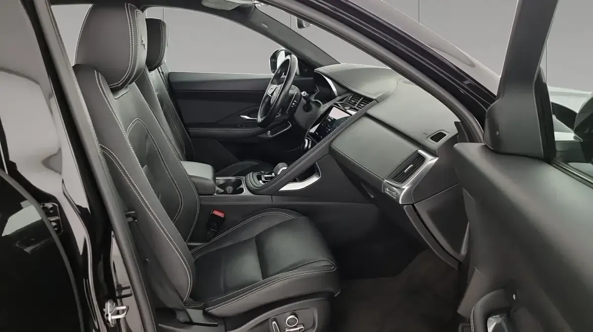 Usata Jaguar E-Pace R-Dynamic 2022 Santorini black SUV