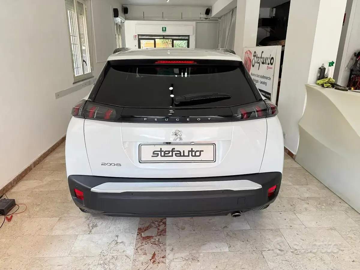 Usata Peugeot 2008 Allure 110 CV (80 kW) 2022 Perlato SUV