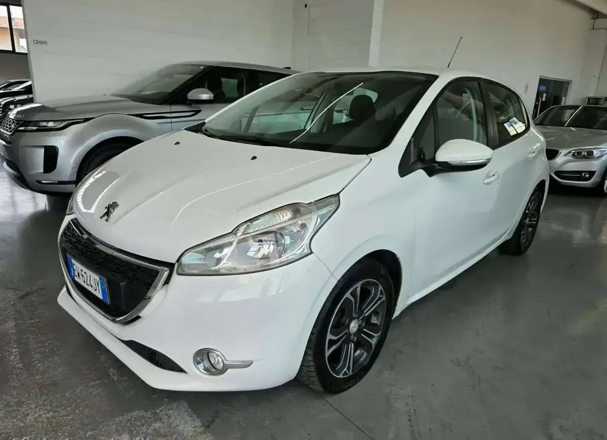 Usata Peugeot 208 Active 82 CV (60 kW) 2014 Bianco Utilitaria