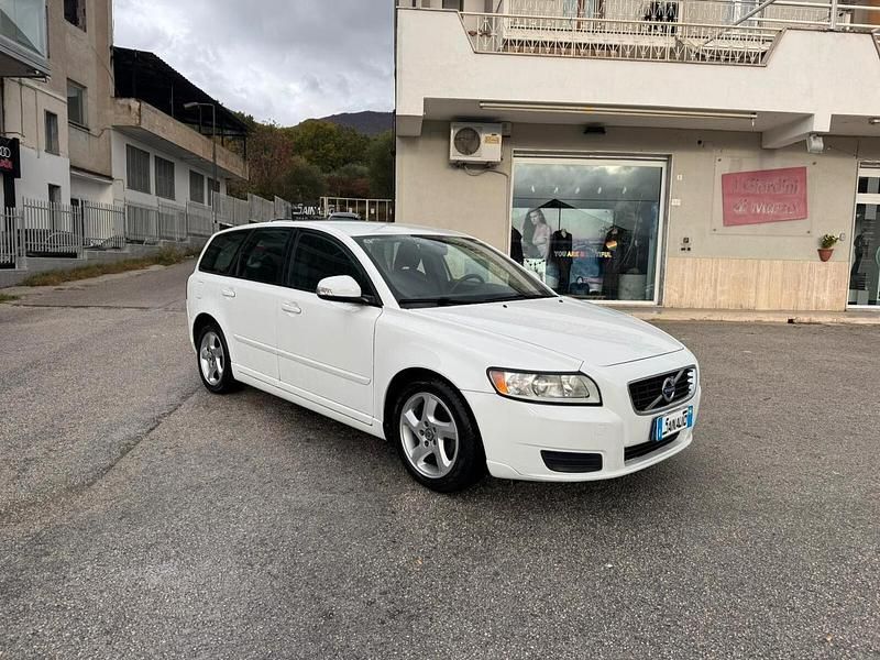Usata Volvo V50 R-Design 115 CV (84 kW) 2012 Bianco Station wagon
