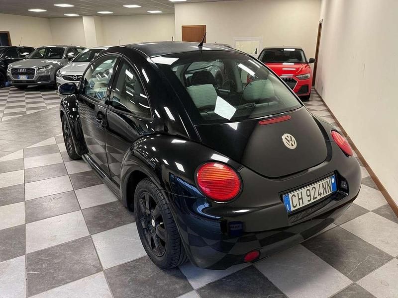 Usata VW New Beetle 102 CV (75 kW) 2003 Nero Utilitaria