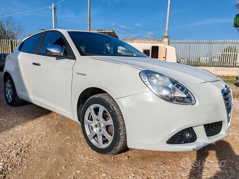 Second-hand Alfa Romeo Giulietta Progression 105 CP (77 kW) 2012 Alb Hatchback