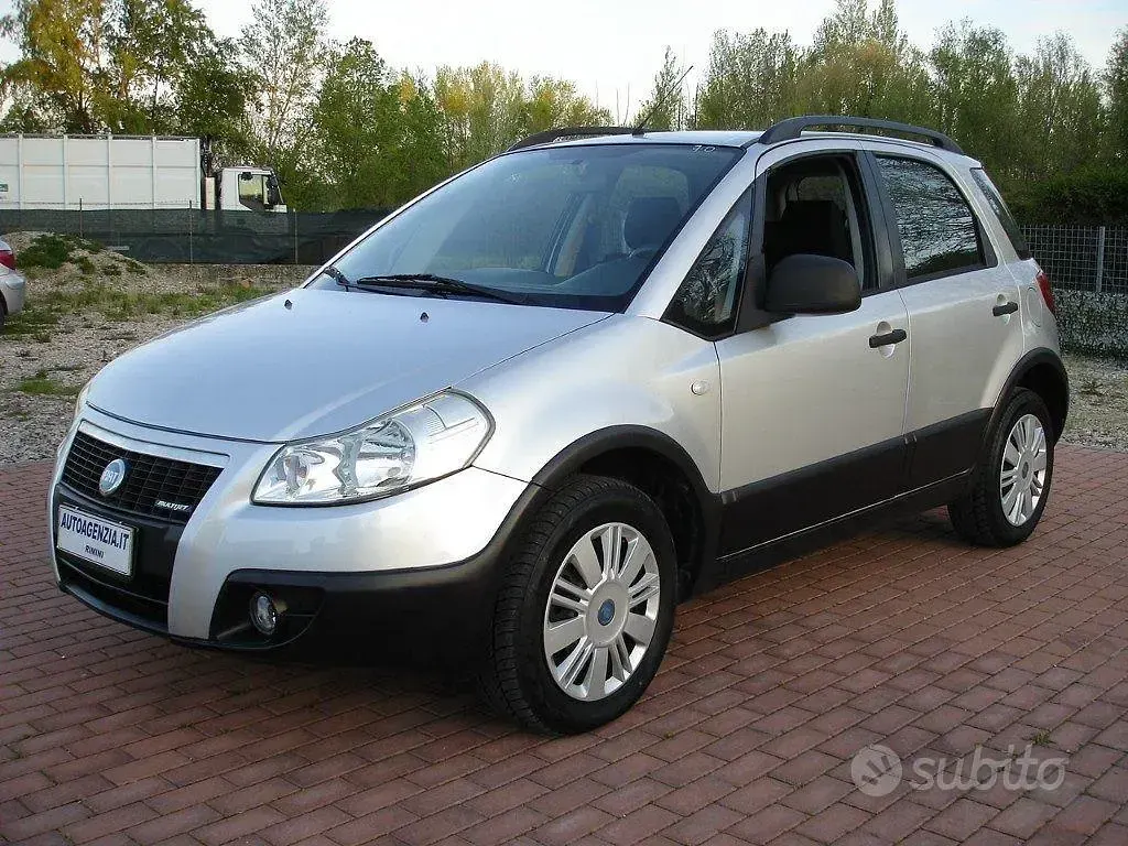 Usata Fiat Sedici Dynamic 120 CV (88 kW) 2007 Grigio SUV