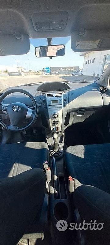 Usata Toyota Yaris 90 CV (66 kW) 2007 Nero Berlina