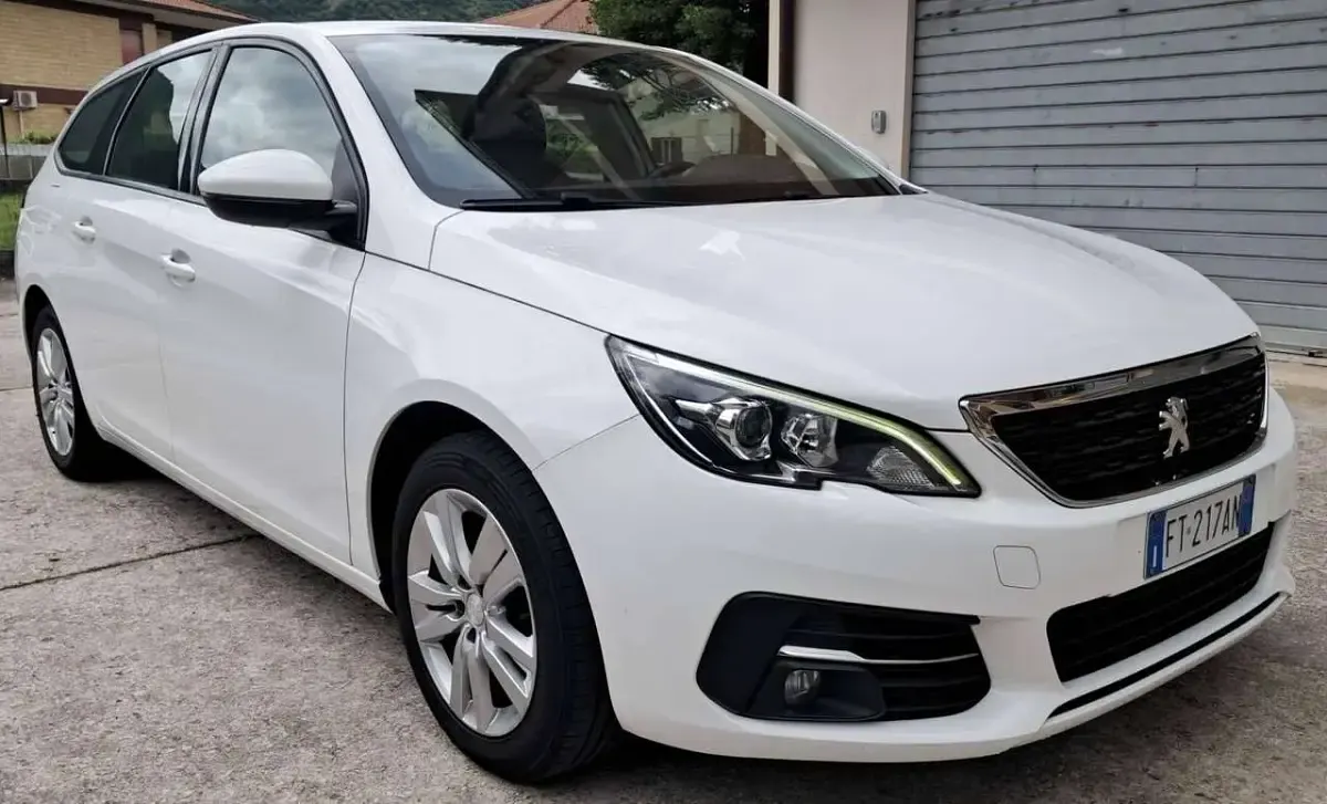 Usata Peugeot 308 SW Business-Line 131 CV (96 kW) 2018 Bianco Station wagon