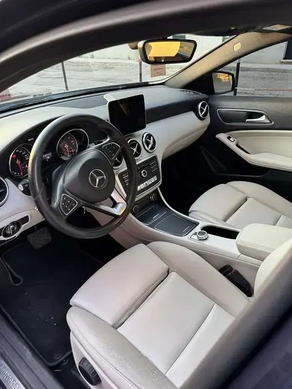 Usata Mercedes A180 Premium 109 CV (80 kW) 2017 Utilitaria
