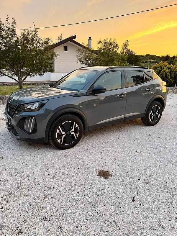 Usata Peugeot 2008 100 CV (73 kW) 2023 SUV