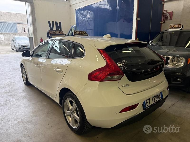 Usata Volvo V40 Summum 114 CV (83 kW) 2015 Bianco Berlina