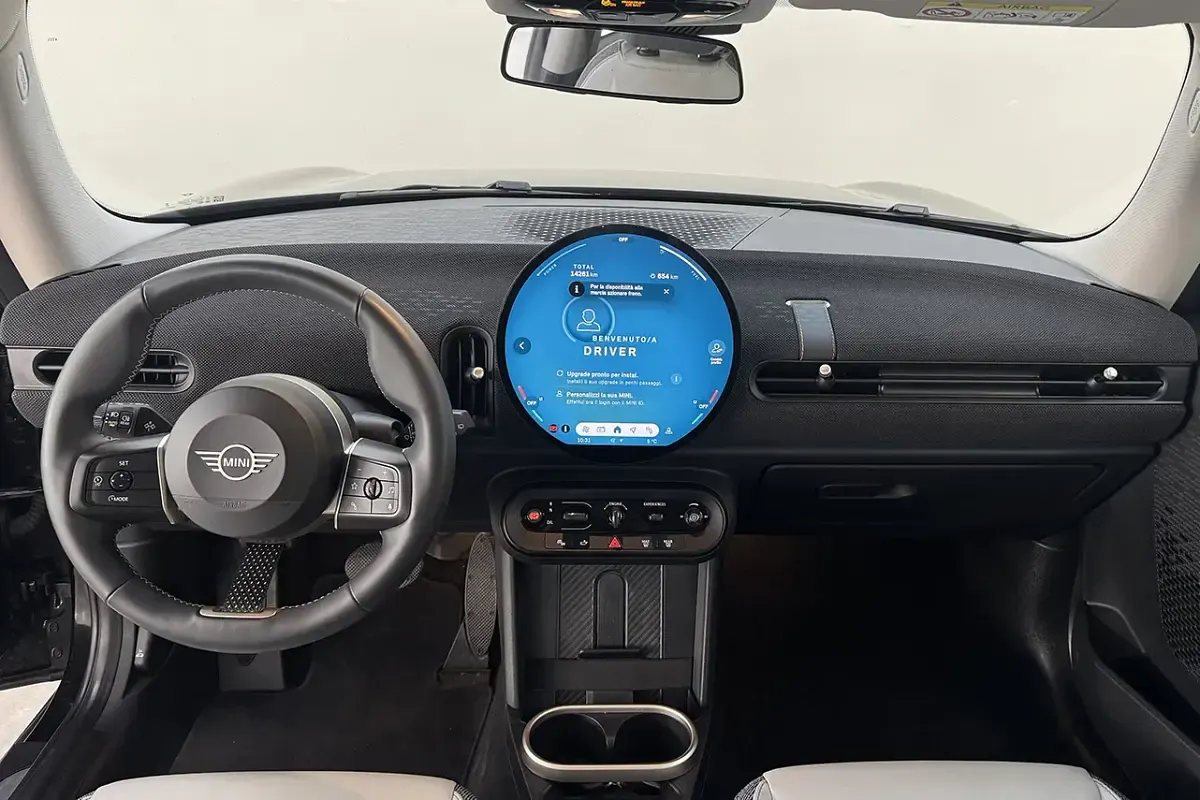 Usata Mini Cooper Classic 156 CV (114 kW) 2024 Midnight black metallizzato Utilitaria