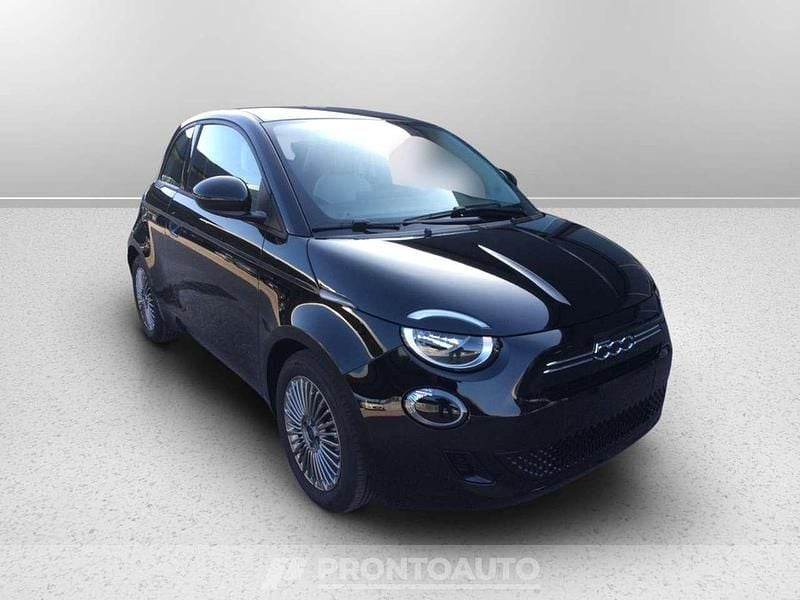 Uusi Fiat 500 Icon 65 HP (47 kW) 2026 Musta Sedan