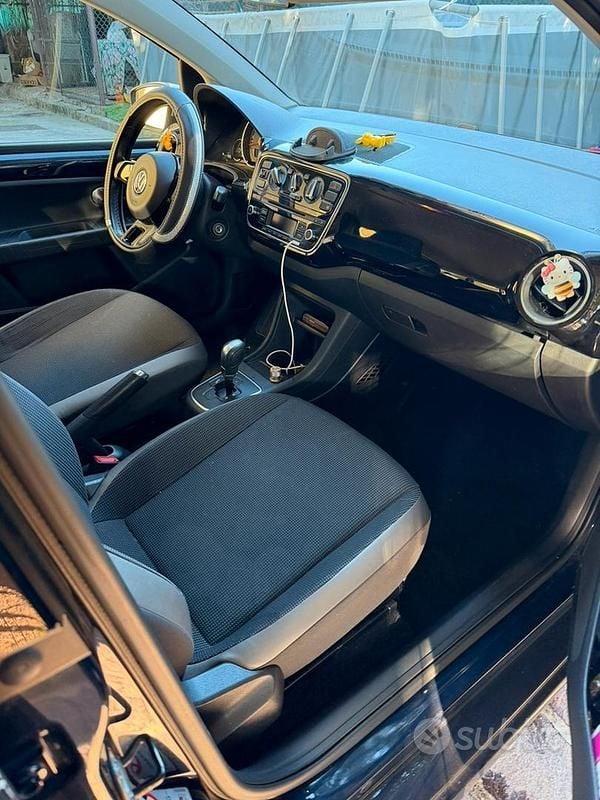 Usata VW up! Highline 75 CV (55 kW) 2012 Blu Utilitaria