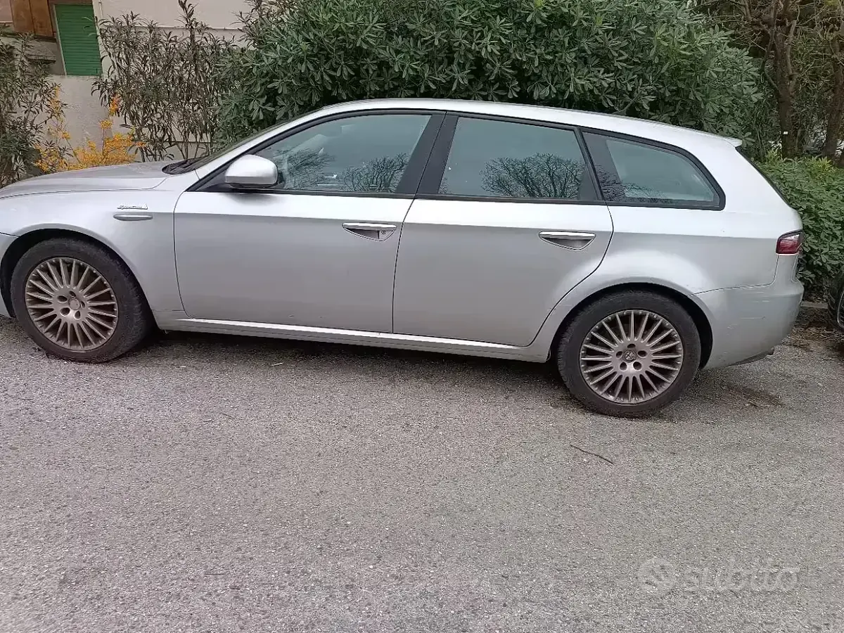 Usata Alfa Romeo 159 Quadrifoglio 150 CV (110 kW) 2007 Grigio Station wagon