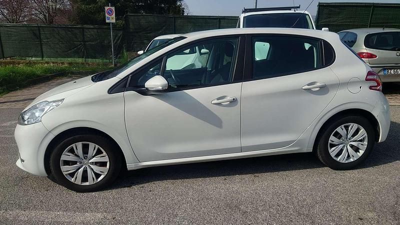 Usata Peugeot 208 68 CV (50 kW) 2013 Bianco Utilitaria