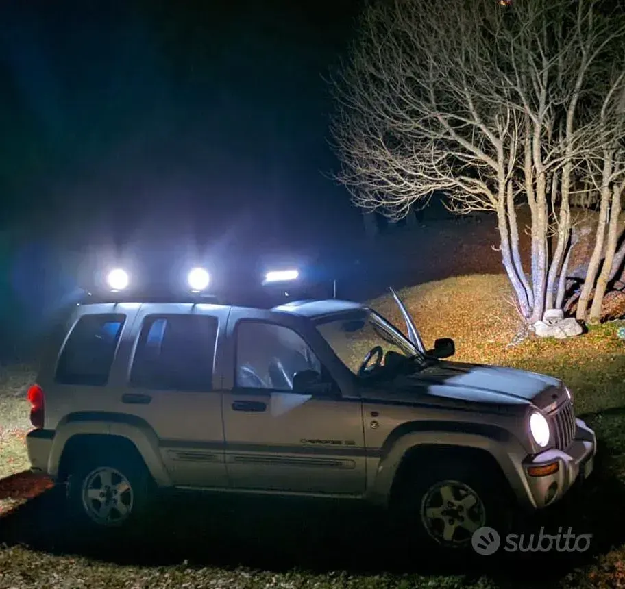 Usata Jeep Cherokee 143 CV (105 kW) 2003 Grigio SUV