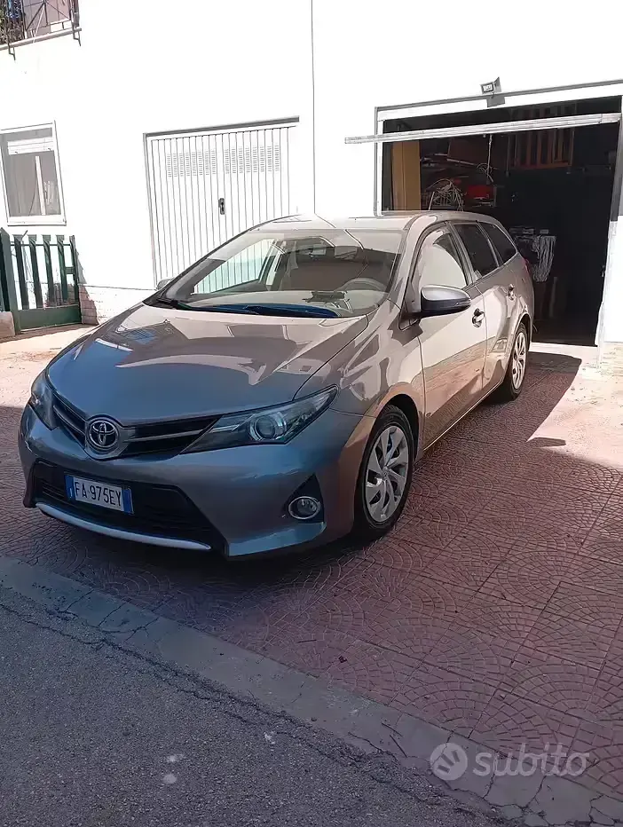 Usata Toyota Auris 90 CV (66 kW) 2015 Marrone Station wagon