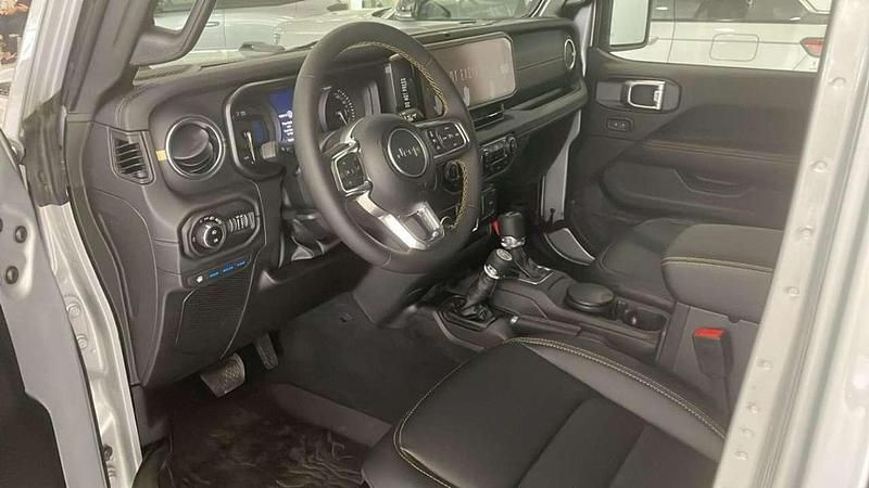 Nuova Jeep Wrangler Unlimited Sahara 272 CV (200 kW) 2025 Argento SUV