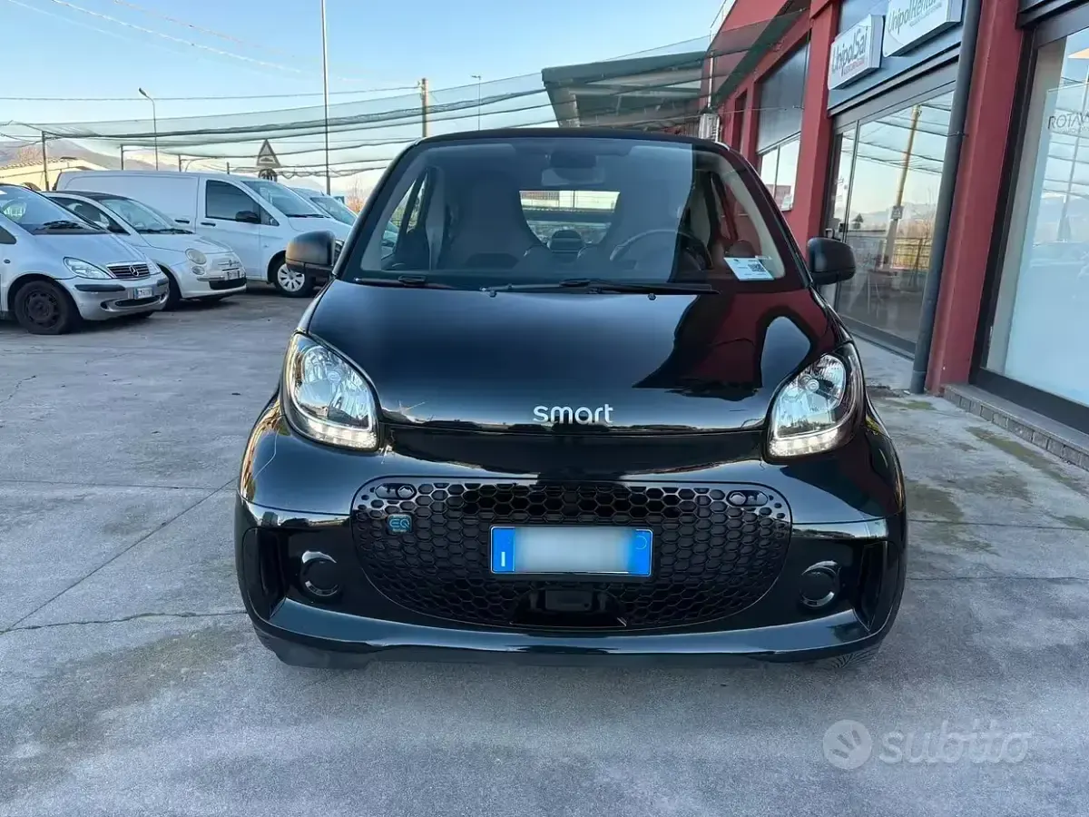 Usata Smart ForTwo Electric Drive Passion 41 kW (56 CV) 2022 Nero Berlina